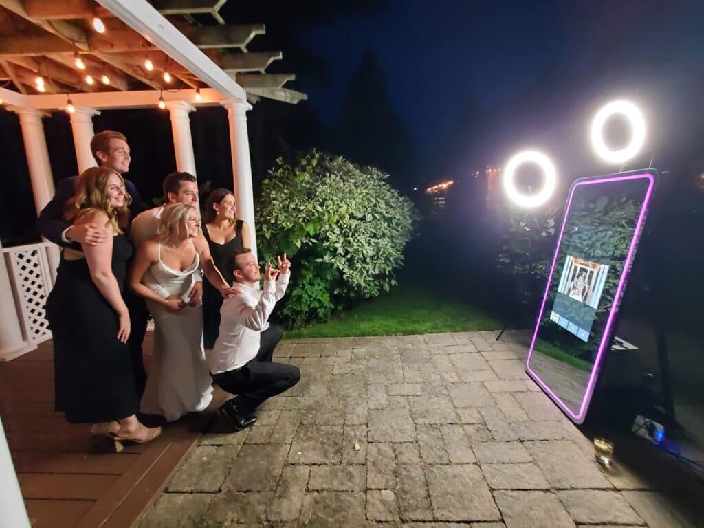 New-Magic-Mirror-Photo-Booth-Penryn-Park-1024x768